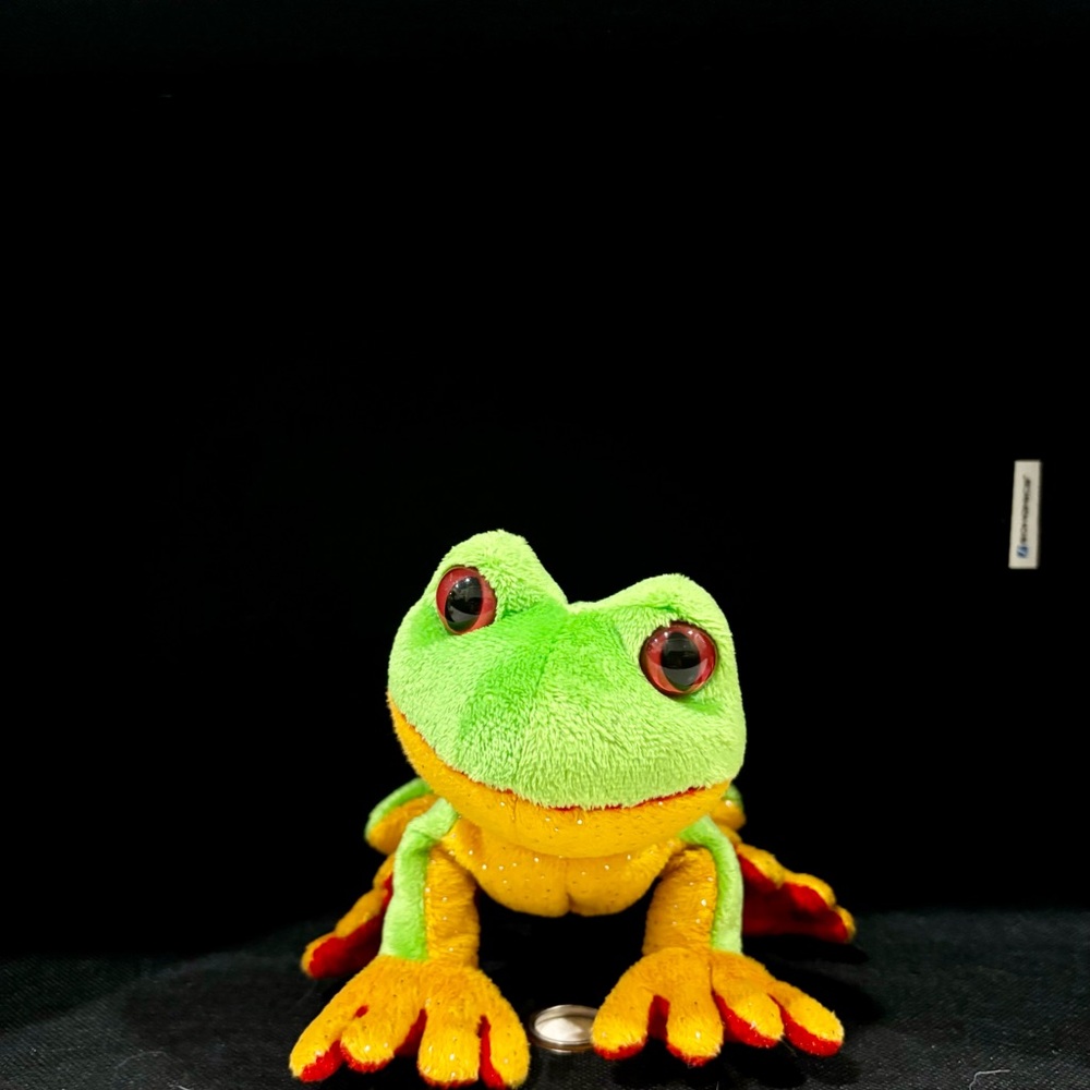 Webkins Lil Kinz Tree Frog. No tag. HS109